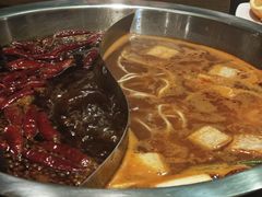 -百年川椒重庆老火锅(光谷店)