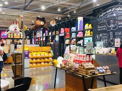 -LINE FRIENDS Garosu-gil Flagship Store
