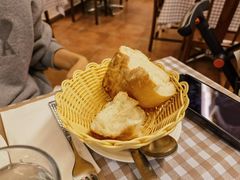 餐前面包-船屋葡国餐厅