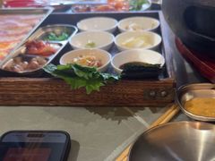 -围炉肉舍•炭烤活鳗•丹东海鲜烤肉(步行街店)