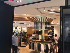 -lululemon(上海浦东IFC店)