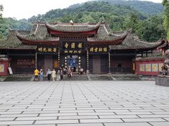 -峨眉山报国寺