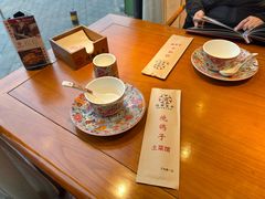 餐具摆设-鸽舞笙平金牌烧鸽子·融合菜(鲁谷店)