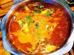 -野山舂·贵州现舂酸汤火锅(鸿通城店)