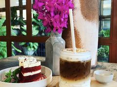 -Chom Cafe and Restaurant