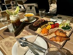 -Mark&Mars Restaurant