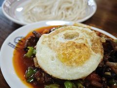 -歹歹的加个面过油肉拌面