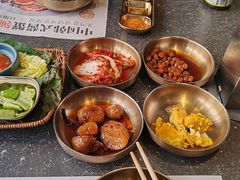 -草家酱蟹炭火烤肉店(珲春南路二店)