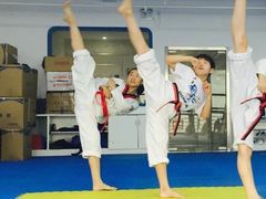 -嗨动跆拳道体能馆(菜百店)