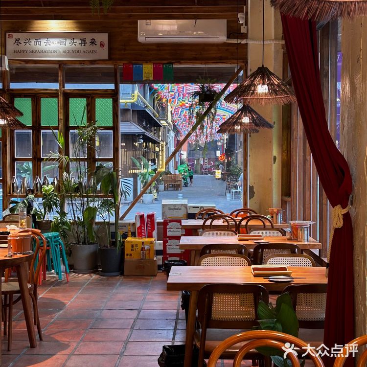厦门漂亮店🍍温暖木质调的傣味餐厅