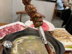 -明何记涮牛肚(品牌首店隋唐植物园南门古城路店)