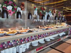 自助取餐区-大中华希尔顿酒店-念自助餐·嗨啤·小龙虾