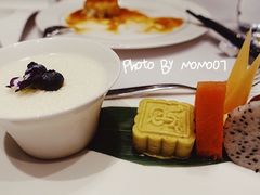 绿豆糕双皮奶时令水果-Yan Ting 宴庭中餐厅(上海静安瑞吉酒店)