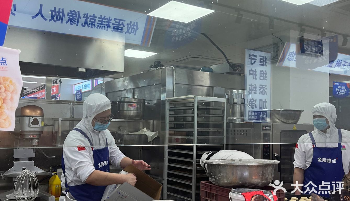烘培工厂店，就在明瓦廊