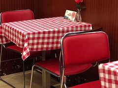 -红宝石·鲜奶小方·海派西点房(南丹店)