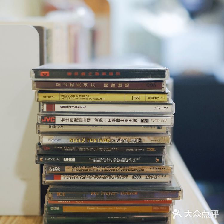 开在老城区里的二手书店 10元就可以把你爱的书带走