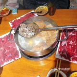 大桌不多，看上去附近的学生，上班族很多