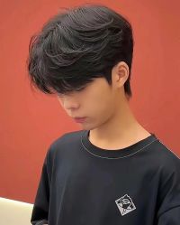 -一家只做男发烫染的店
