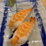 鸡腿肉烤得很嫩，鸡皮也很香非常好吃