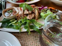 烤猪颈肉-Chom Cafe and Restaurant