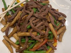 浇汁茶树菇炒牛柳-新兴家喻酒家·羊城名宴(昌岗店)