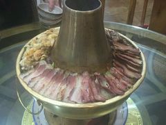 -石磨豆花家常菜·牦牛排土火锅
