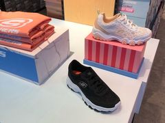 -SKECHERS 斯凯奇(上海国际时尚中心店)