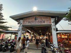 -席娜卡琳火车铁道夜市