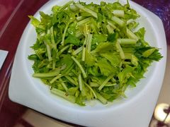 炝拌香芹菜-东四民芳餐厅(世茂工三店)