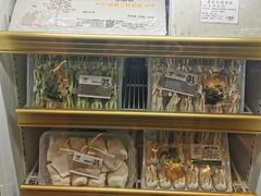 面包甜点陈列柜-小倩倩•鸡汤馄饨(江西路创始店)