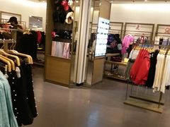 -URBAN REVIVO(高德置地广场·春广场店)