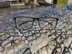 -黄益静眼镜行