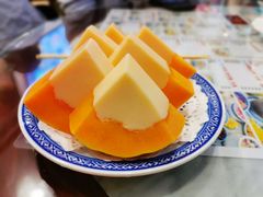 木瓜奶冻-广信牛奶甜品世家(台东店)