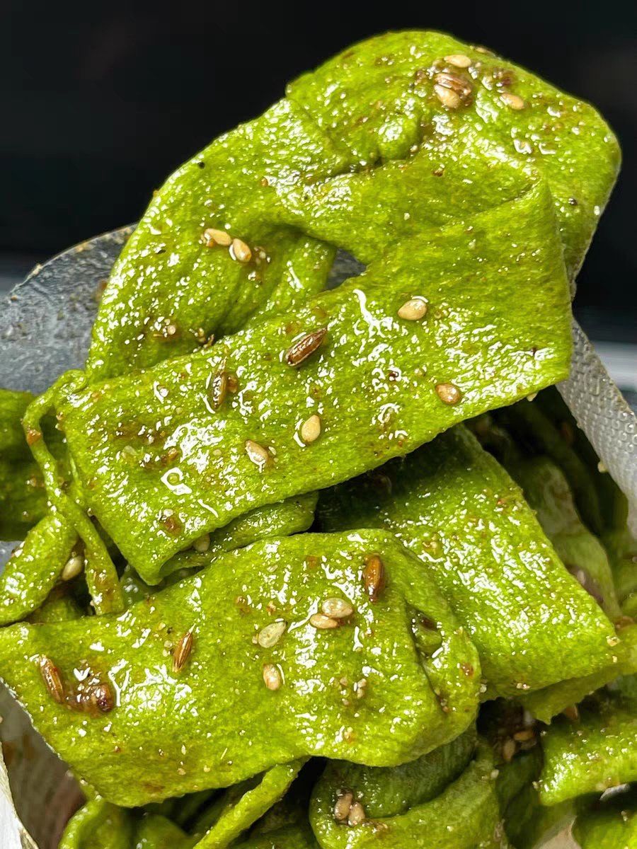 头一次吃绿色的辣条,真的被惊艳到了!