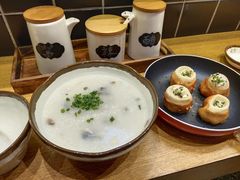 土猪鲜肉生煎包-龍堂蟹黄小笼包(万家丽店)