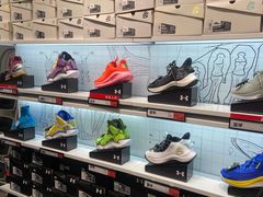 -UNDER ARMOUR(八达岭奥莱店)