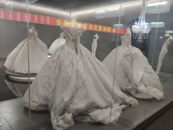 -喜爱高定婚纱摄影