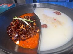 -鹿鸣山草本茶香火锅(园西路店)