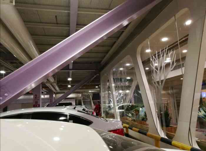 赛格国际楼顶阳光停车场-"小寨赛格广场的停车场,是不是西安第一家空.