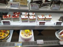 彩虹酸奶切片蛋糕-85度C(济南经七路店)