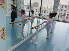 -Isee灰姑娘国际儿童艺术中心(BHGMall店)