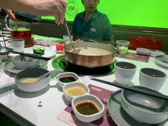 -洪氏嗨捞·广东猪肚鸡·椰子鸡火锅(西咸万象城店)