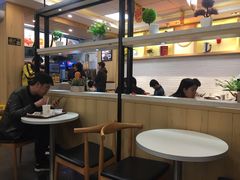 大堂-华莱士·全鸡汉堡(电脑城店)