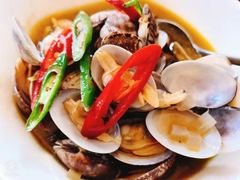 酸汤蛤蜊-河畔春天时尚餐厅