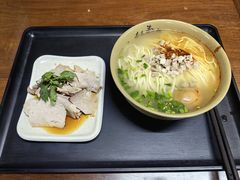 -亮亮面馆(经六路店)