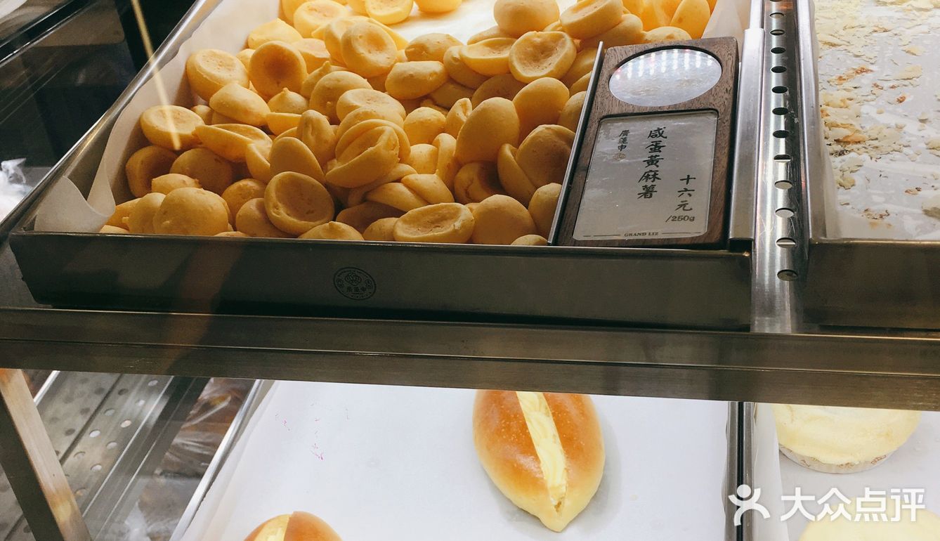 广莲申糕点成都首店,吃起来不亏。