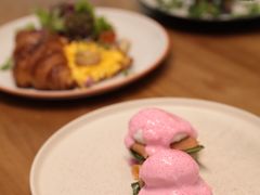 粉粉的班尼迪克蛋-CHILLAX轻乐时(侨建·Hi City店)