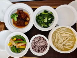 -臻康乃馨月子中心(集美店)