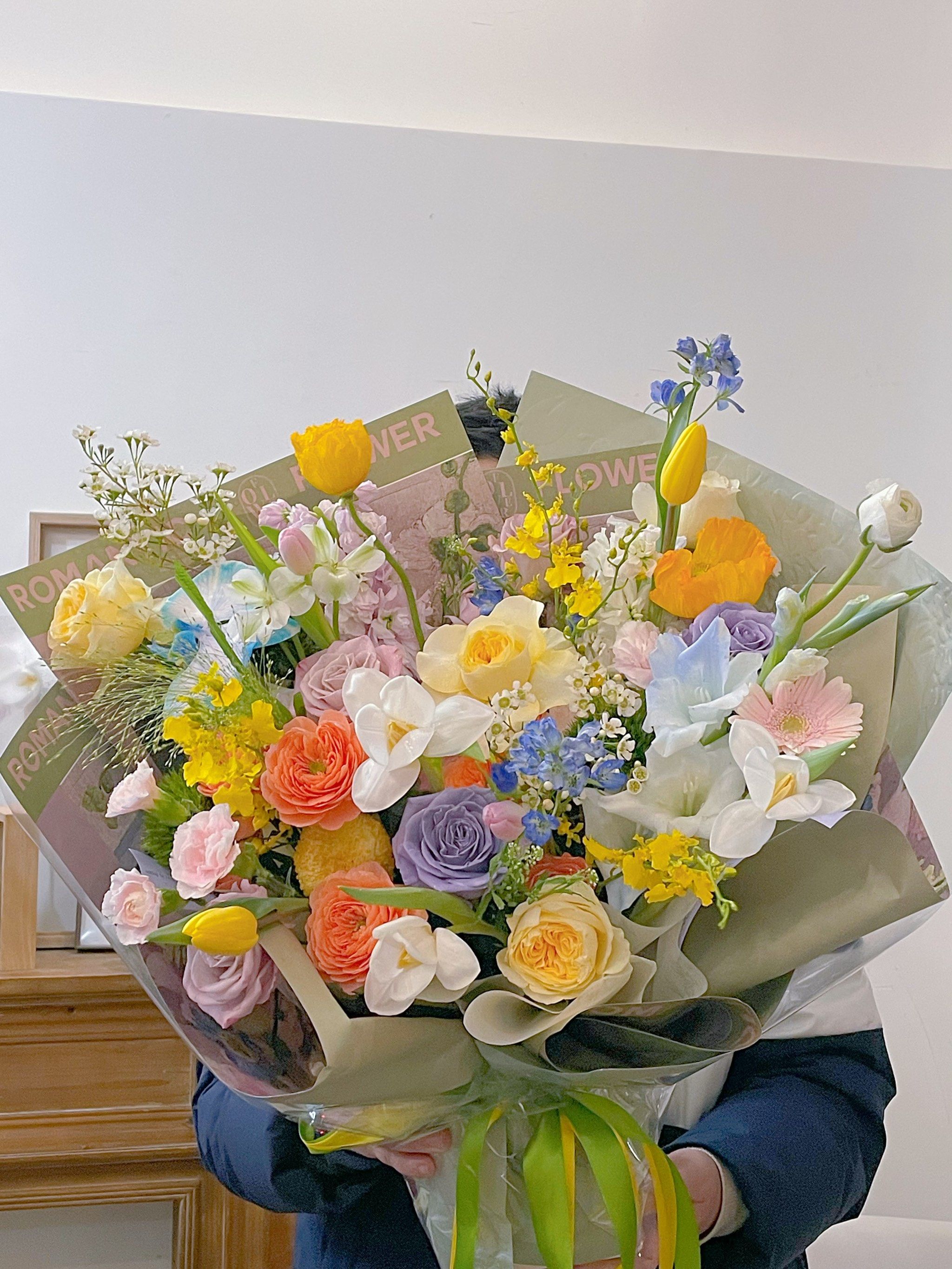 五颜六色的春天花束