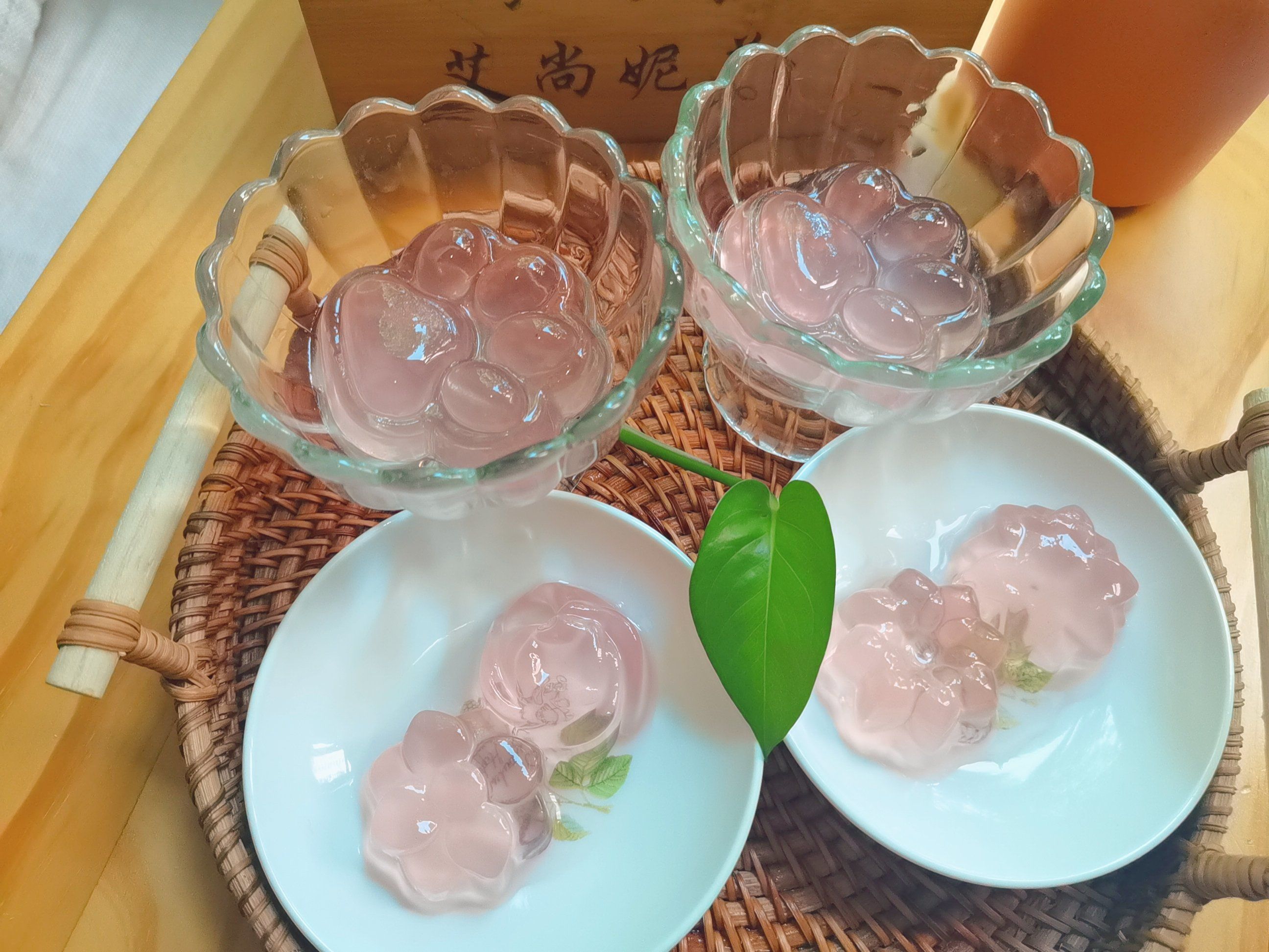 夏天必备甜品:荔枝果冻!